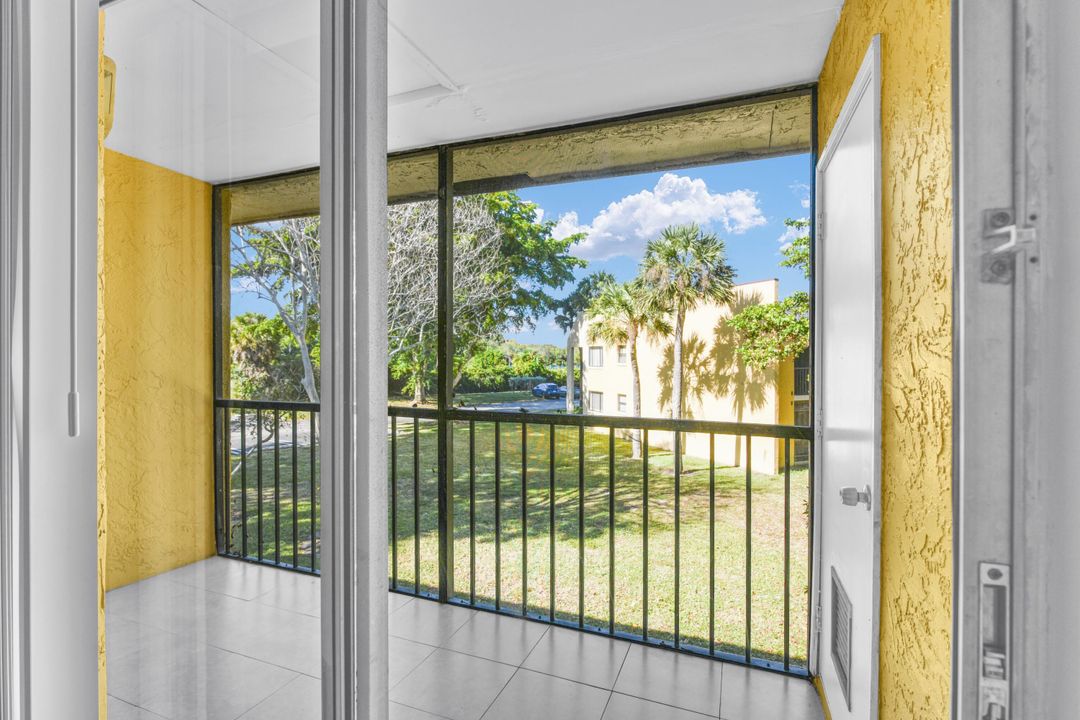 For Rent: $2,000 (2 beds, 2 baths, 921 Square Feet)