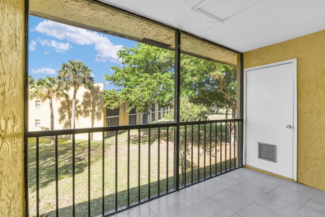 For Rent: $2,000 (2 beds, 2 baths, 921 Square Feet)