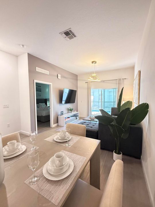 For Sale: $499,900 (5 beds, 5 baths, 2048 Square Feet)