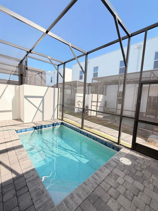 For Sale: $499,900 (5 beds, 5 baths, 2048 Square Feet)