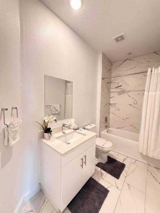 For Sale: $499,900 (5 beds, 5 baths, 2048 Square Feet)