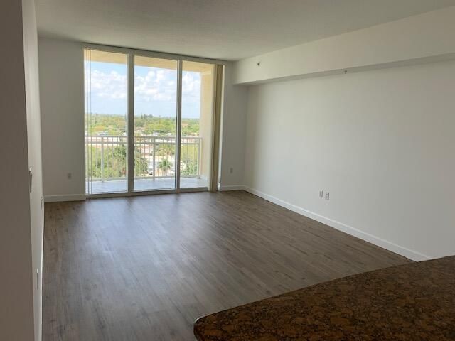 Active With Contract: $2,200 (1 beds, 1 baths, 805 Square Feet)