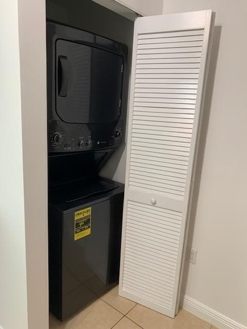 Active With Contract: $2,200 (1 beds, 1 baths, 805 Square Feet)