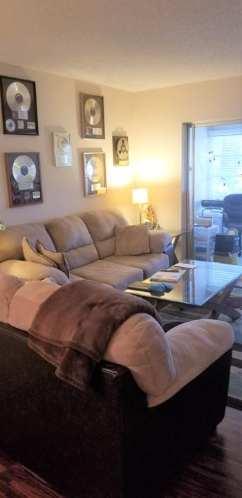 For Rent: $1,650 (2 beds, 2 baths, 920 Square Feet)