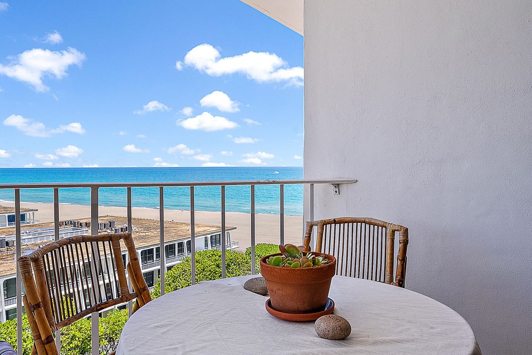 For Sale: $725,000 (1 beds, 1 baths, 1038 Square Feet)