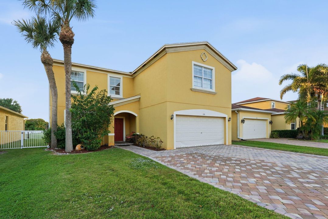 For Sale: $585,000 (6 beds, 4 baths, 3576 Square Feet)