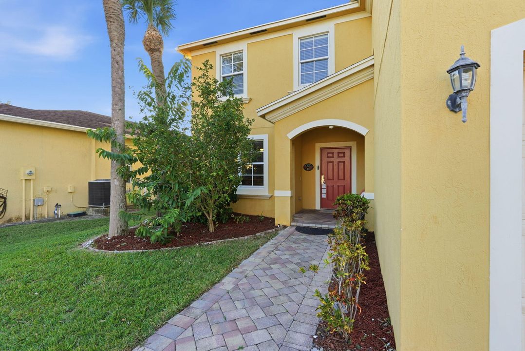 For Sale: $585,000 (6 beds, 4 baths, 3576 Square Feet)