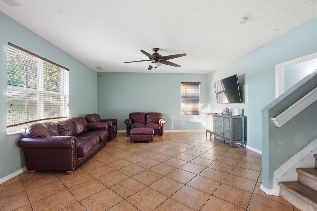 For Sale: $585,000 (6 beds, 4 baths, 3576 Square Feet)