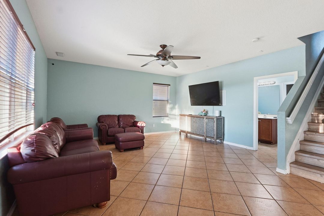 For Sale: $585,000 (6 beds, 4 baths, 3576 Square Feet)