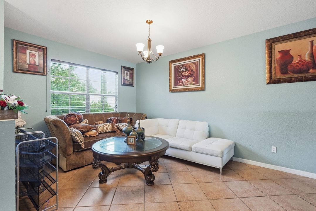 For Sale: $585,000 (6 beds, 4 baths, 3576 Square Feet)