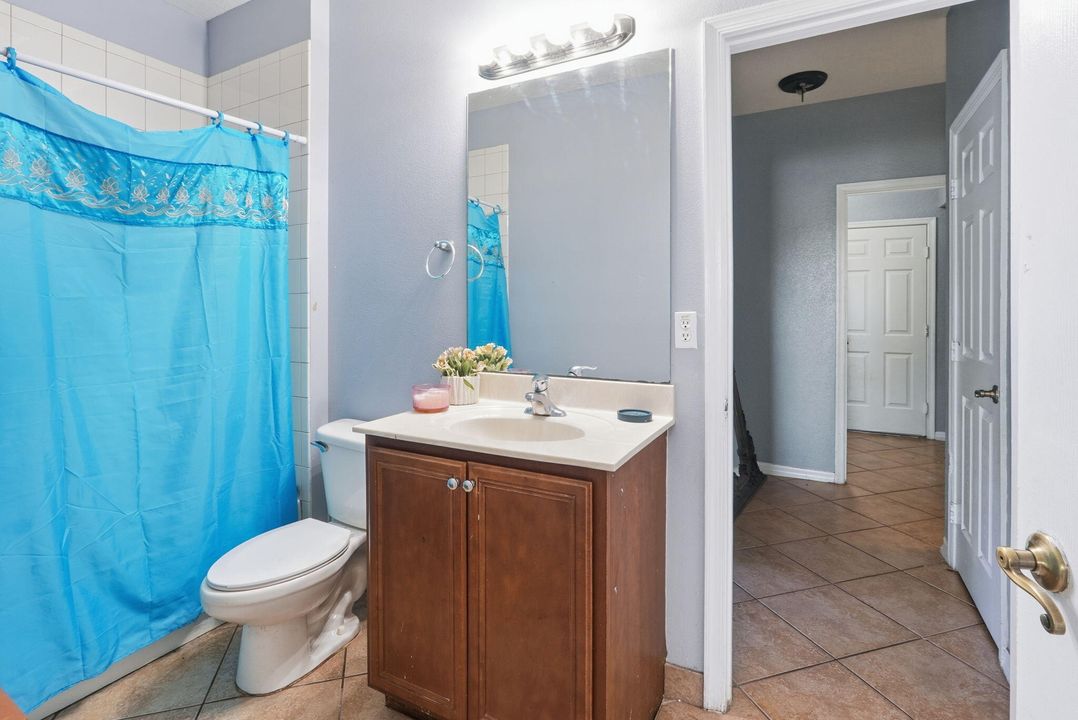 For Sale: $585,000 (6 beds, 4 baths, 3576 Square Feet)