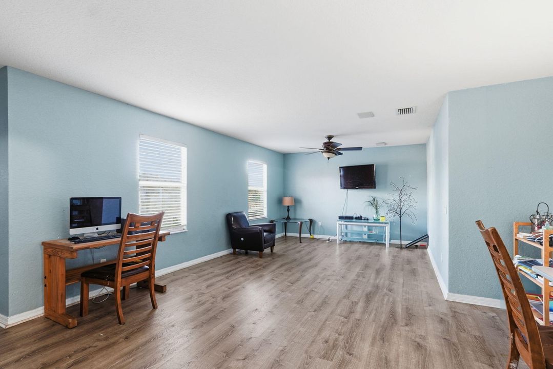 For Sale: $585,000 (6 beds, 4 baths, 3576 Square Feet)