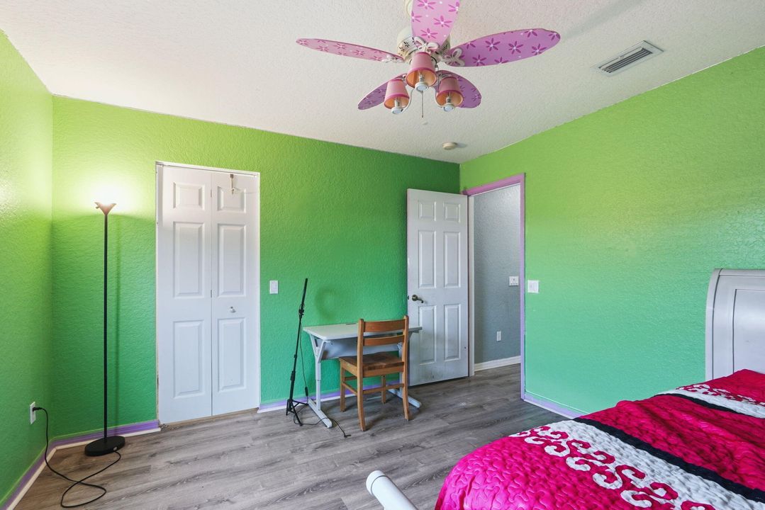 For Sale: $585,000 (6 beds, 4 baths, 3576 Square Feet)