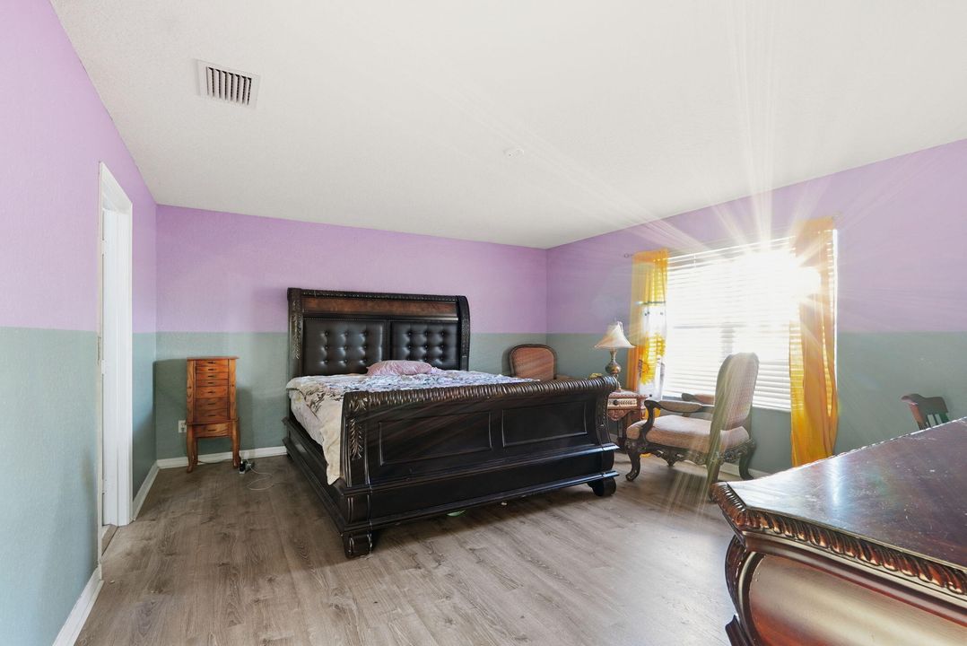 For Sale: $585,000 (6 beds, 4 baths, 3576 Square Feet)