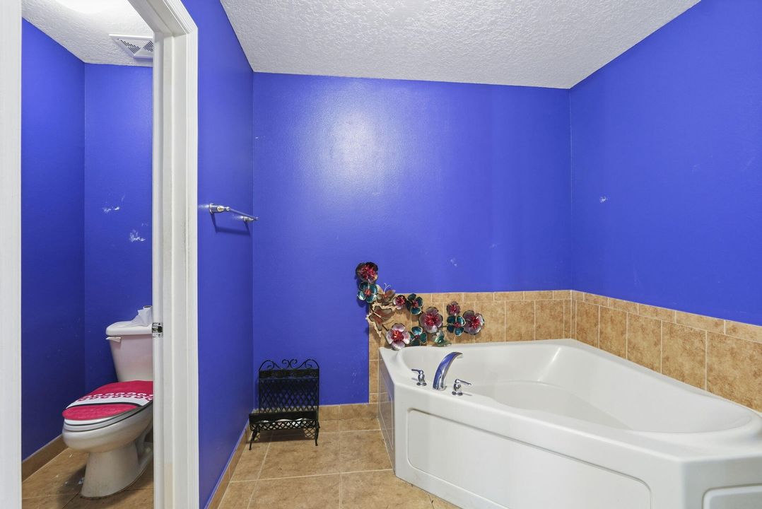 For Sale: $585,000 (6 beds, 4 baths, 3576 Square Feet)