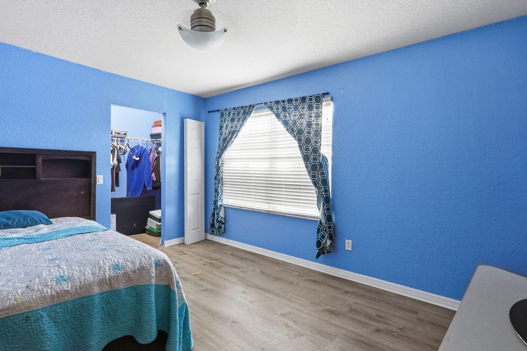 For Sale: $585,000 (6 beds, 4 baths, 3576 Square Feet)