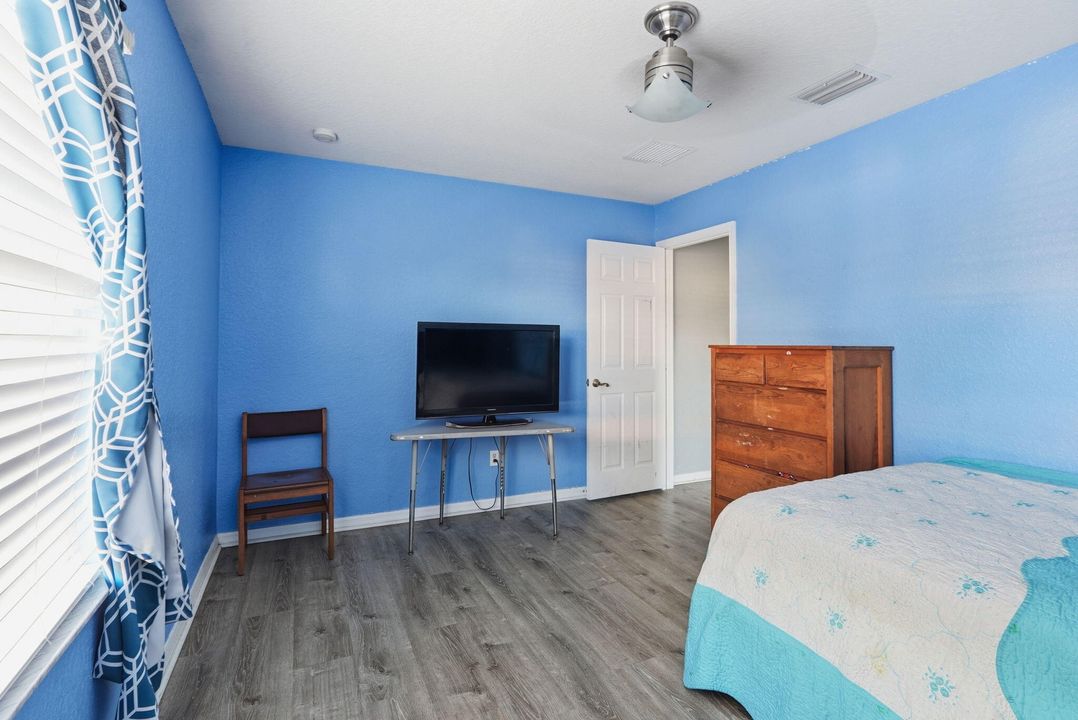 For Sale: $585,000 (6 beds, 4 baths, 3576 Square Feet)