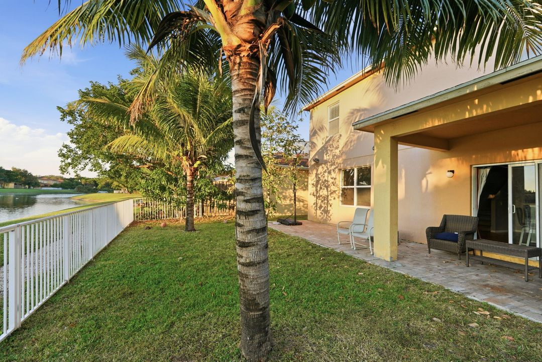 For Sale: $585,000 (6 beds, 4 baths, 3576 Square Feet)