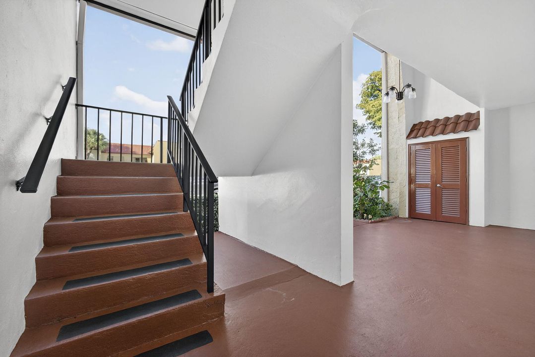 На продажу: $180,000 (2 спален, 2 ванн, 1021 Квадратных фут)