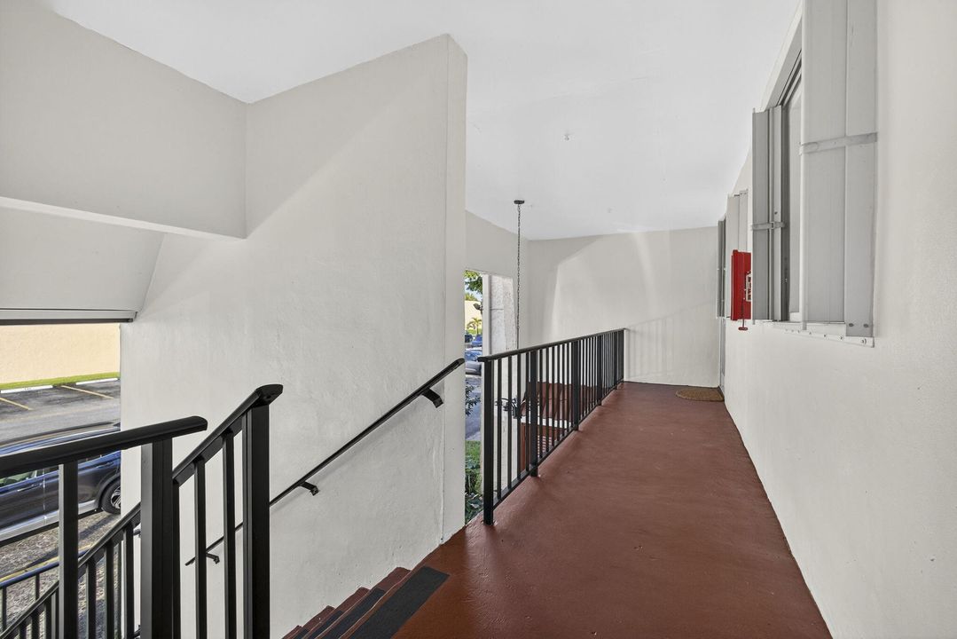 На продажу: $180,000 (2 спален, 2 ванн, 1021 Квадратных фут)