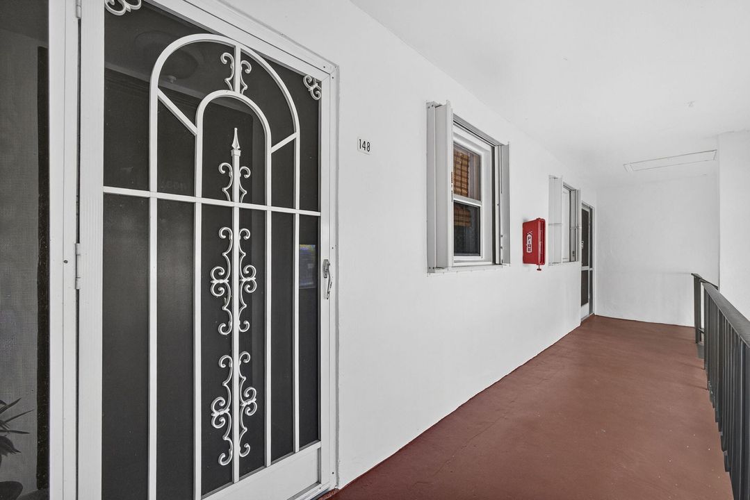 На продажу: $180,000 (2 спален, 2 ванн, 1021 Квадратных фут)