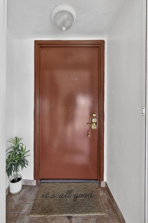 На продажу: $180,000 (2 спален, 2 ванн, 1021 Квадратных фут)