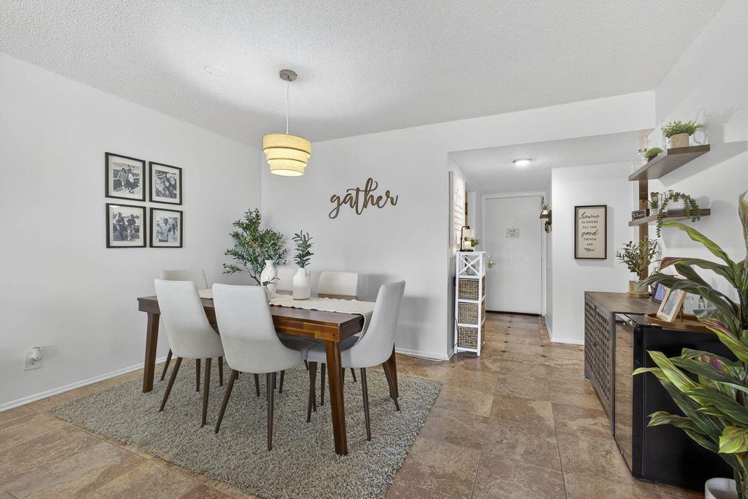 На продажу: $180,000 (2 спален, 2 ванн, 1021 Квадратных фут)