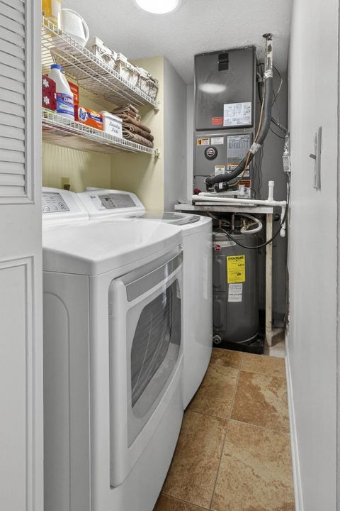 На продажу: $180,000 (2 спален, 2 ванн, 1021 Квадратных фут)