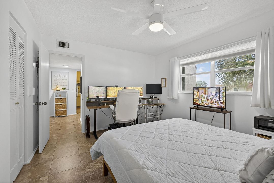 На продажу: $180,000 (2 спален, 2 ванн, 1021 Квадратных фут)