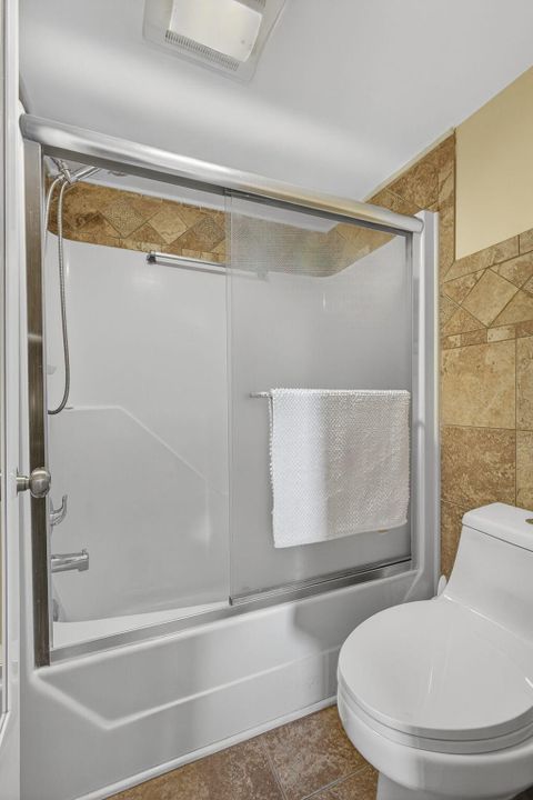 На продажу: $180,000 (2 спален, 2 ванн, 1021 Квадратных фут)