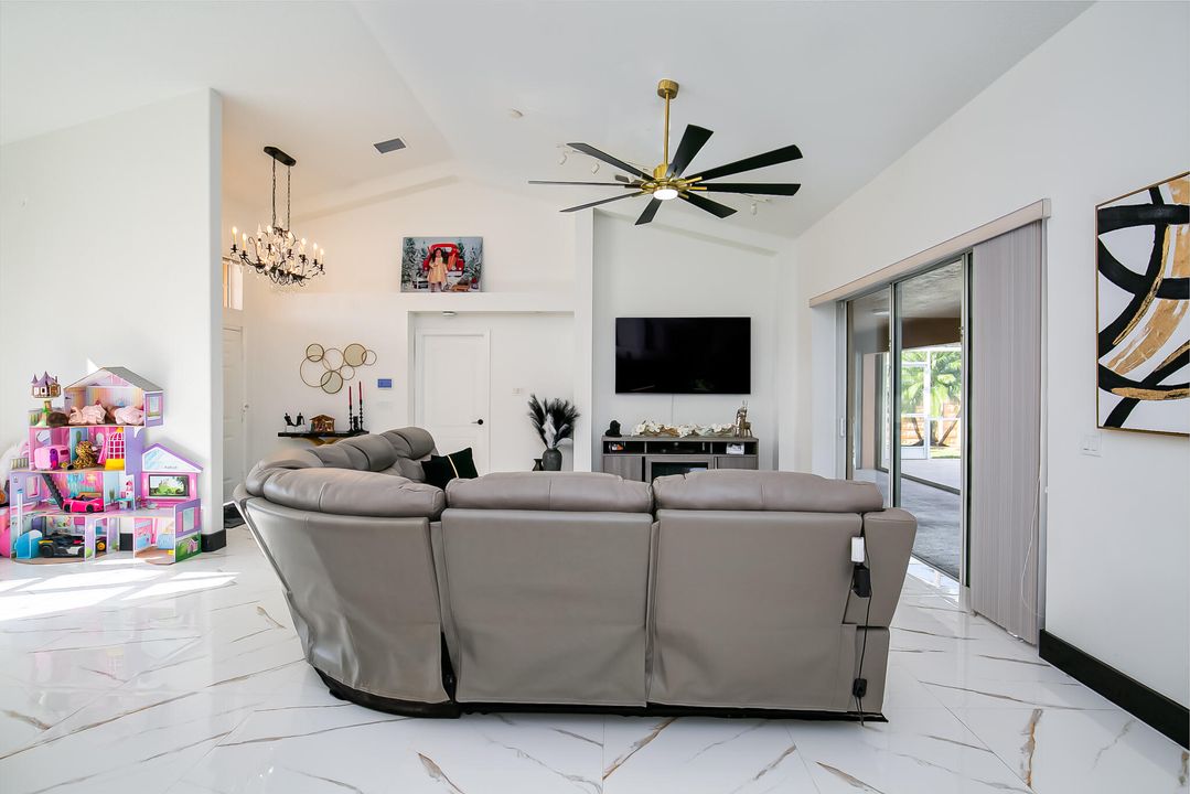 For Sale: $615,000 (4 beds, 2 baths, 2318 Square Feet)