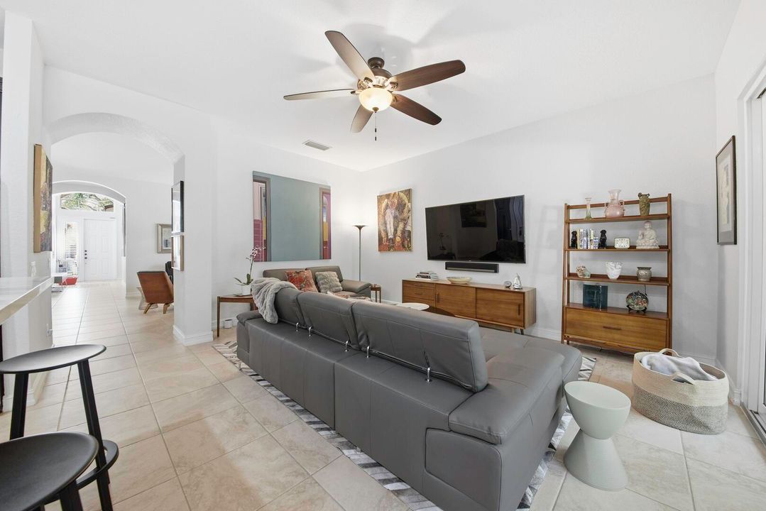 For Sale: $829,000 (4 beds, 3 baths, 2495 Square Feet)