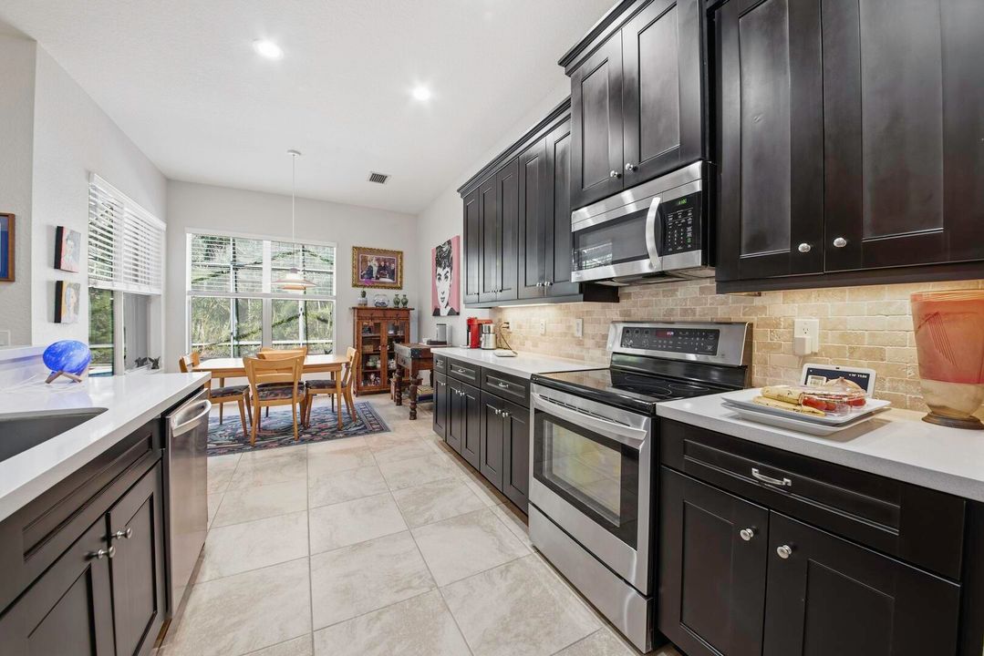 For Sale: $829,000 (4 beds, 3 baths, 2495 Square Feet)