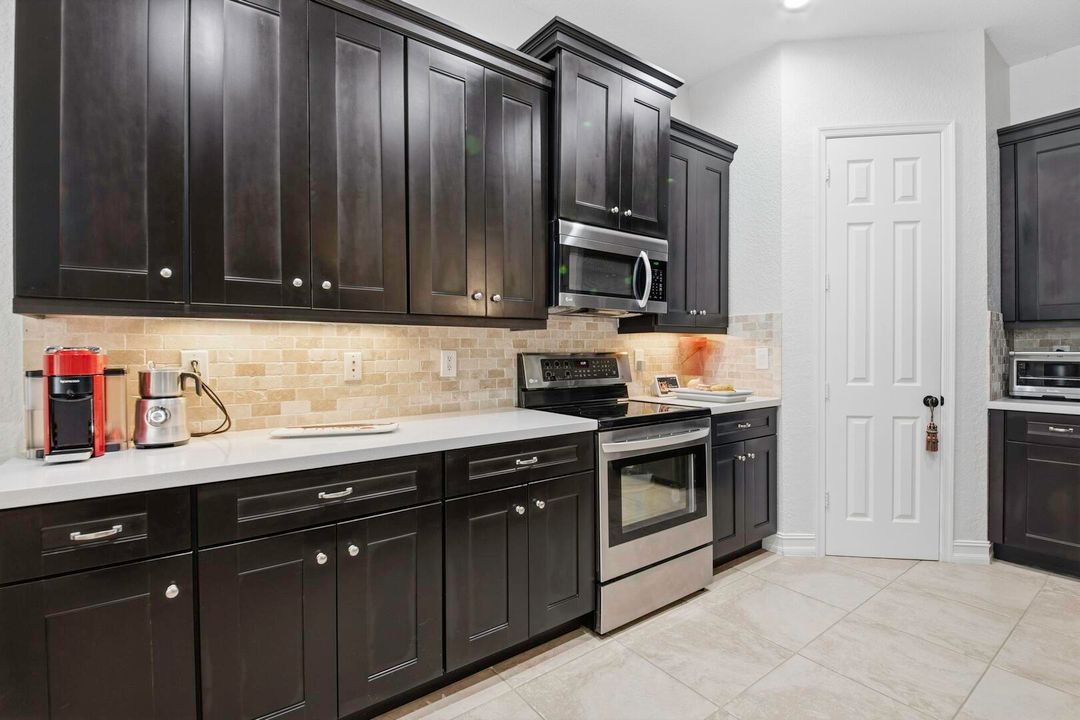 For Sale: $829,000 (4 beds, 3 baths, 2495 Square Feet)