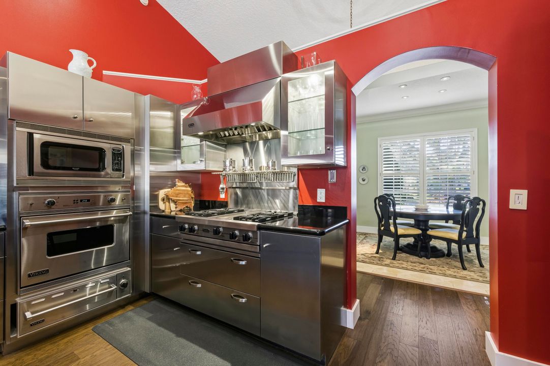 待售: $1,700,000 (4 贝兹, 3 浴室, 2845 平方英尺)