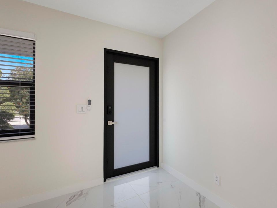 For Rent: $3,750 (4 beds, 2 baths, 1148 Square Feet)