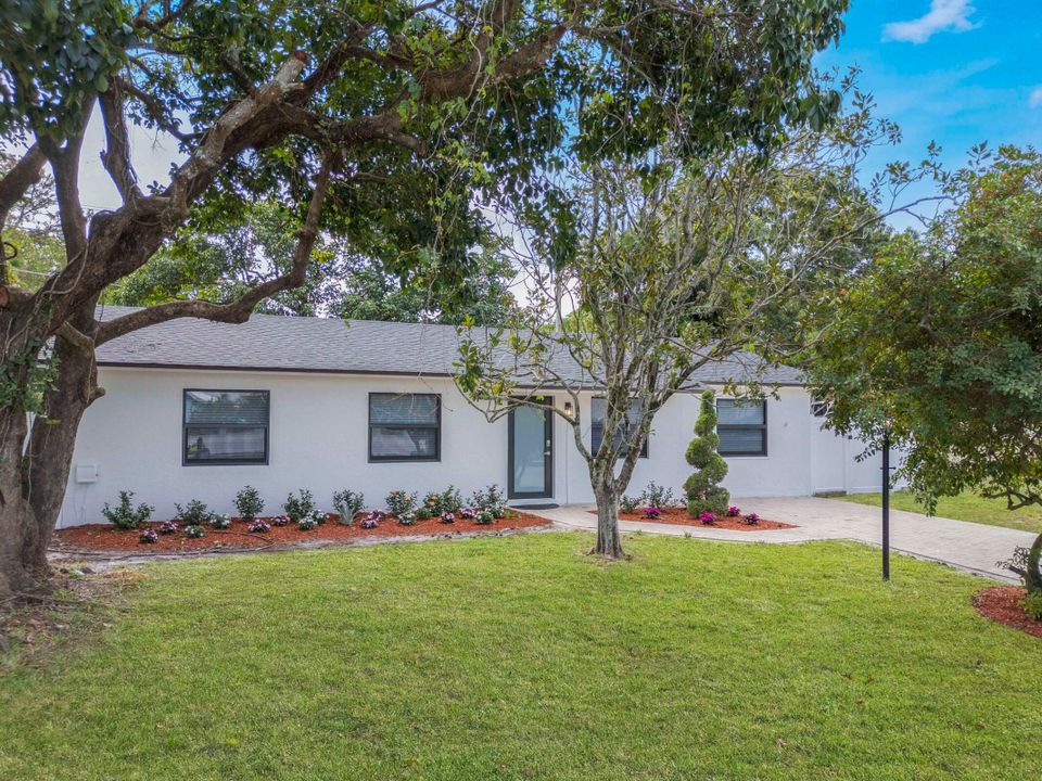 For Rent: $3,750 (4 beds, 2 baths, 1148 Square Feet)