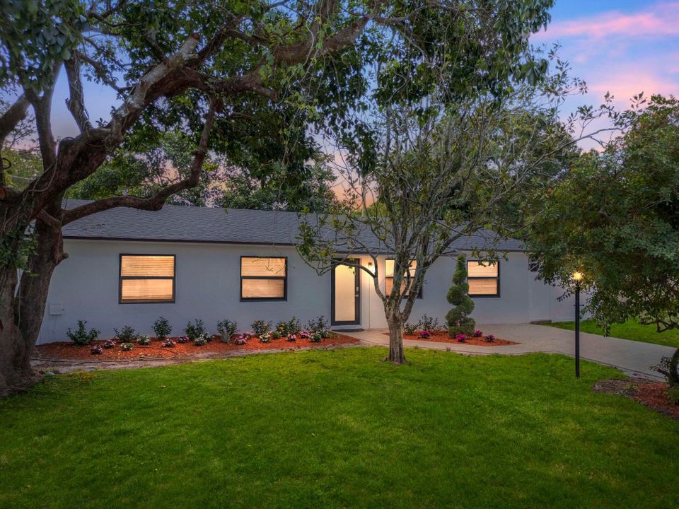 For Rent: $3,750 (4 beds, 2 baths, 1148 Square Feet)