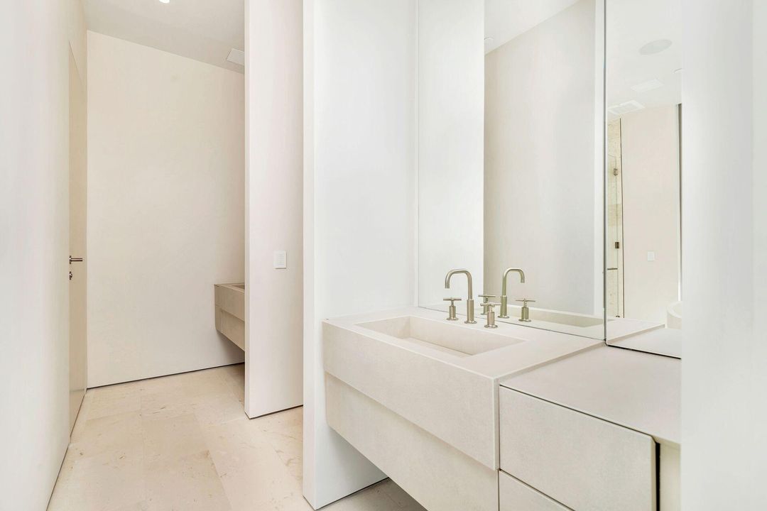 For Sale: $9,495,000 (3 beds, 3 baths, 3834 Square Feet)