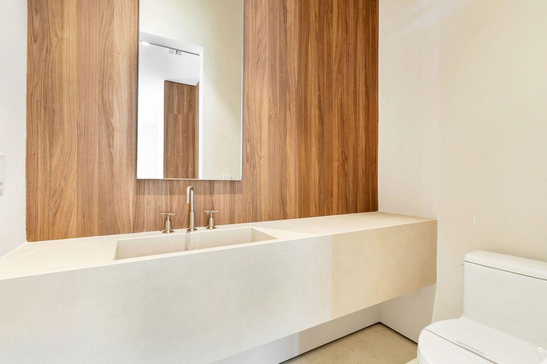 For Sale: $9,495,000 (3 beds, 3 baths, 3834 Square Feet)