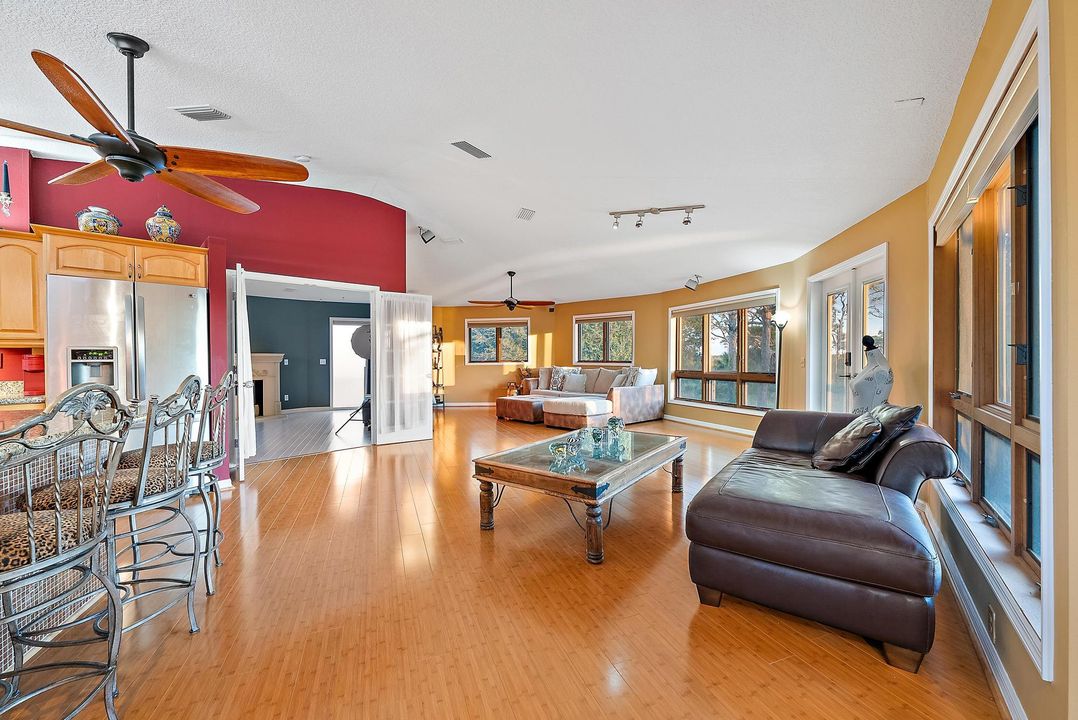 For Sale: $800,000 (3 beds, 2 baths, 2100 Square Feet)