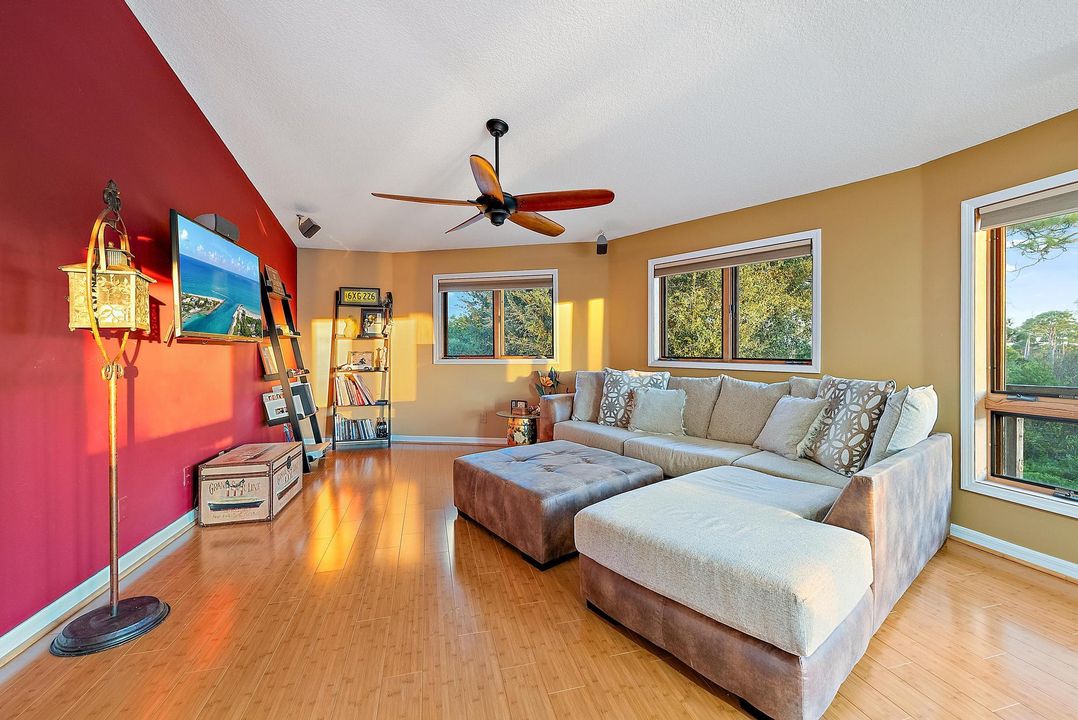 For Sale: $800,000 (3 beds, 2 baths, 2100 Square Feet)