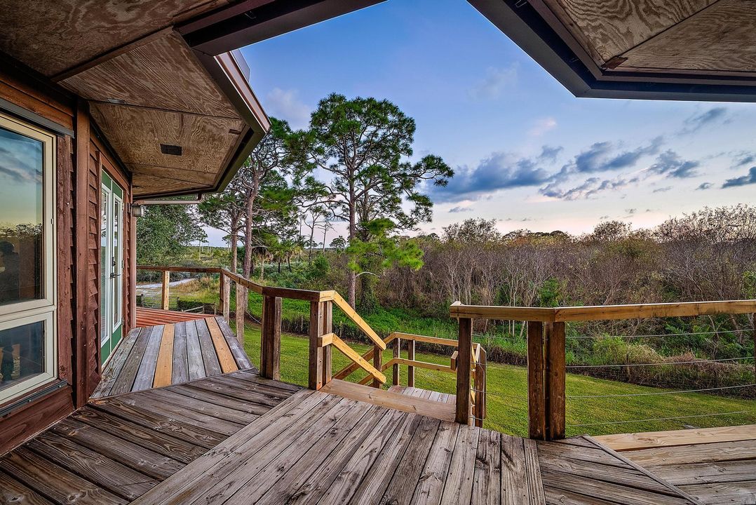 For Sale: $800,000 (3 beds, 2 baths, 2100 Square Feet)