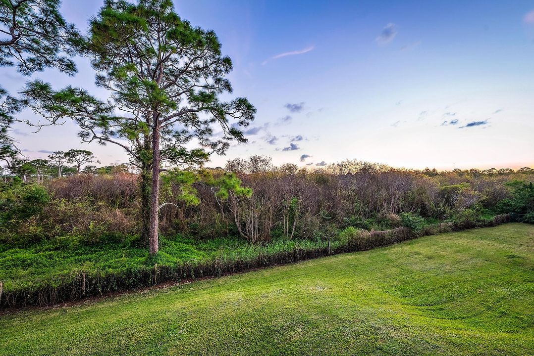 For Sale: $800,000 (3 beds, 2 baths, 2100 Square Feet)