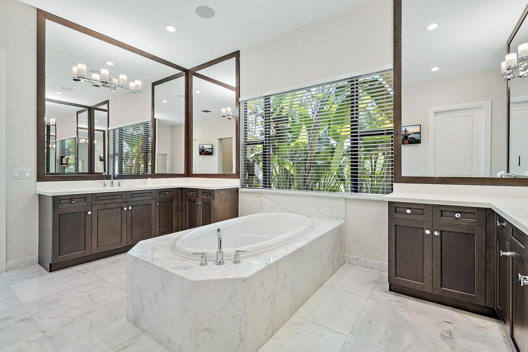 На продажу: $4,195,000 (5 спален, 5 ванн, 4578 Квадратных фут)