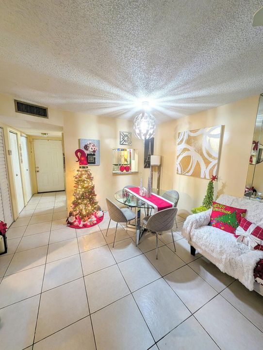 На продажу: $165,000 (1 спален, 1 ванн, 653 Квадратных фут)