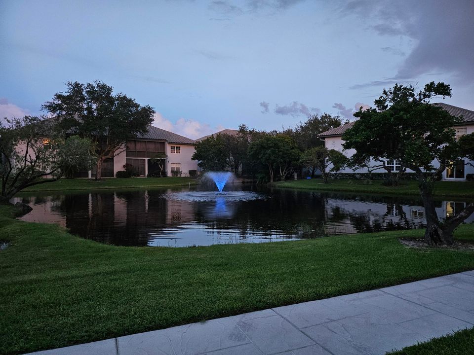 For Sale: $329,000 (2 beds, 2 baths, 1401 Square Feet)