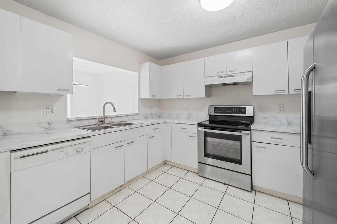 На продажу: $400,000 (3 спален, 3 ванн, 1777 Квадратных фут)