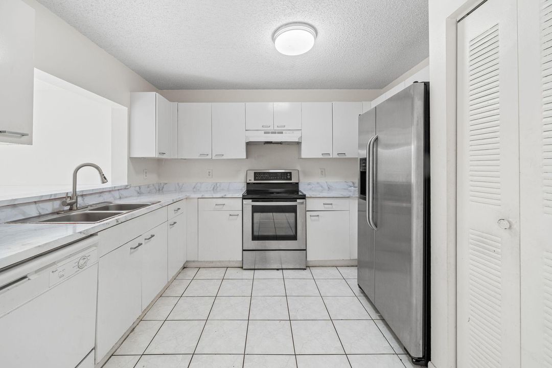 На продажу: $400,000 (3 спален, 3 ванн, 1777 Квадратных фут)