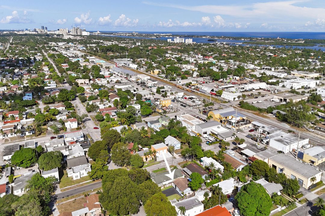 待售: $445,000 (2 贝兹, 2 浴室, 884 平方英尺)